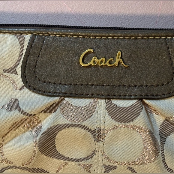 Coach Clutch -W charm and hang tag - Picture 2 of 9